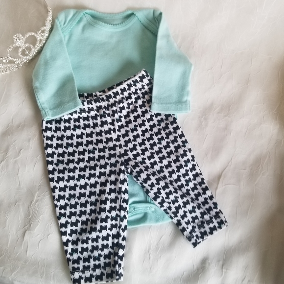 Carter's Other - 👑 2 pc Carter's 3m Bodysuit & Leggings 👸